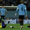 Neymar sofreu uma ruptura no ligamento do joelho durante o jogo do Brasil contra o Uruguai.
