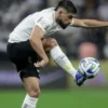 Méndez, do Corinthians, foi titular contra o Flamengo