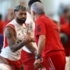 Tite e Gabigol no CT do Flamengo