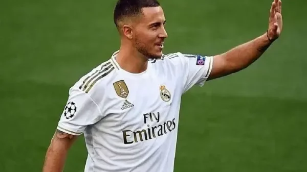 Meia-atacante belga estava livre no mercado desde que deixou o Real Madrid, ao fim de junho