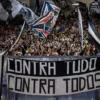 Torcedores lotaram São Januário e fizeram a diferença para o Vasco vencer o Botafogo