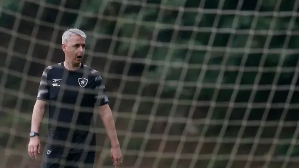 Tiago Nunes é o quinto técnico do Botafogo nesta temporada