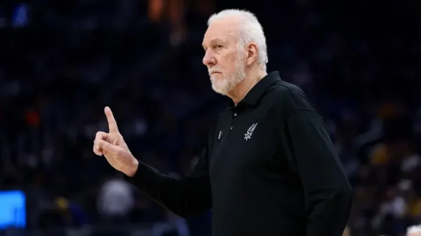 Gregg Popovich é o técnico do San Antonio Spurs desde 1996 (Foto: Ezra Shaw/AFP)