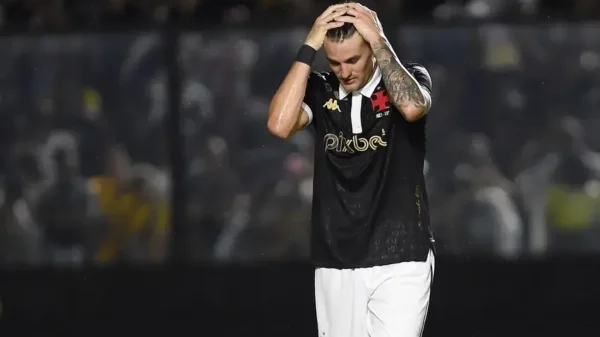 Vegetti é o artilheiro vascaíno no campeonato, com dez gols (Foto: Alexandre Durao/Zimel Press/Gazeta Press)