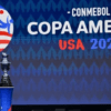 Scaloni, o atual campeão da Copa América, durante o sorteio (ANGELA WEISS / AFP)