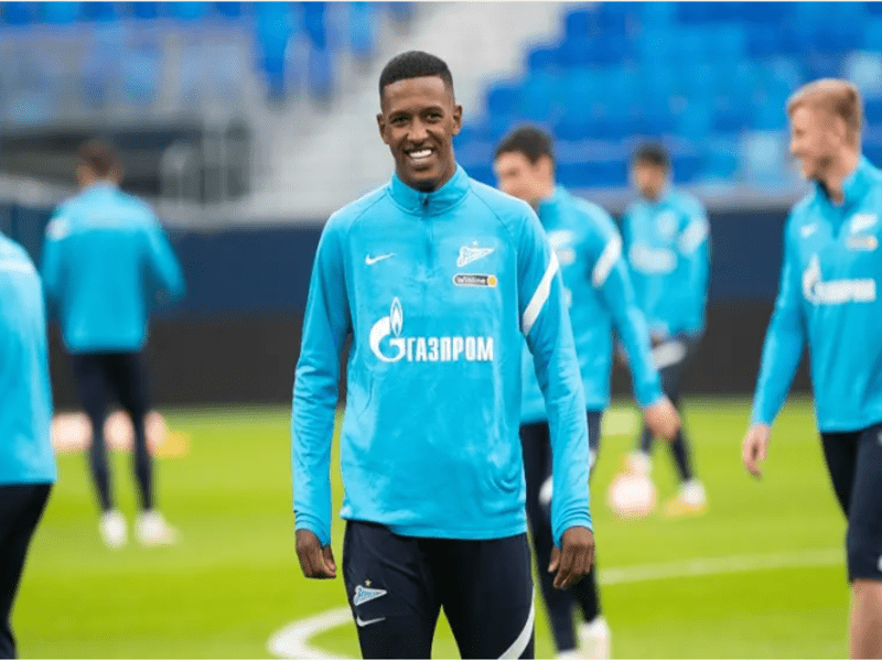 Internacional anuncia a contratação do zagueiro Robert Renan