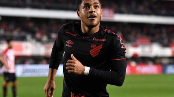 Vitor Roque estreia com vitória: Barcelona bate Las Palmas