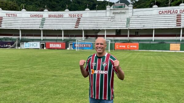 Royce Gracie visita nova sala de troféus e se declara ao Fluminense: "Torcer foi natural"