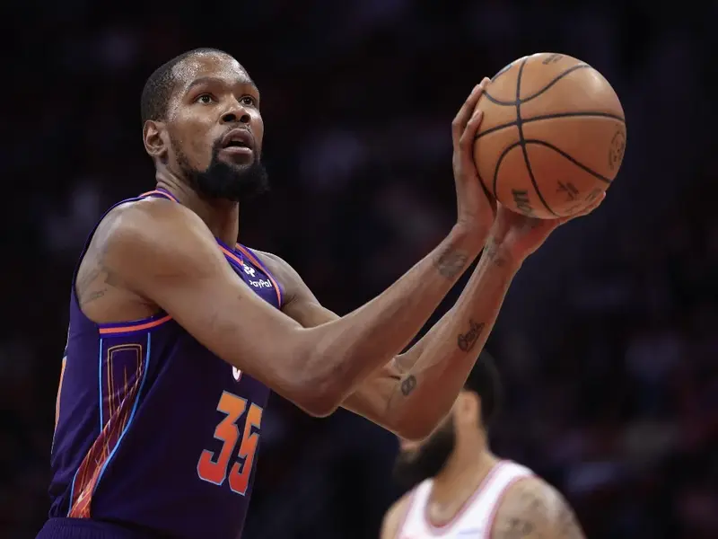 Kevin Durant dos EUA é estrela do basquete