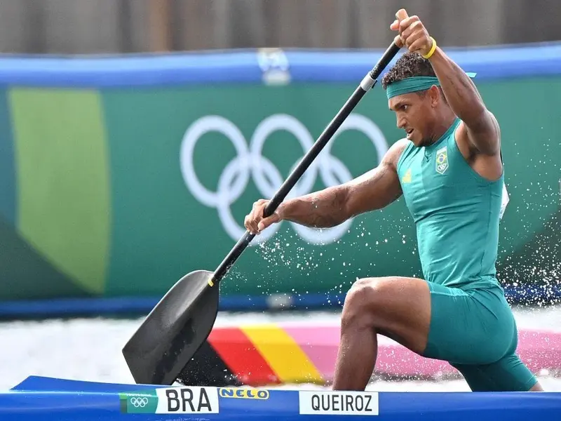 Isaquias em campeonato de canoagem