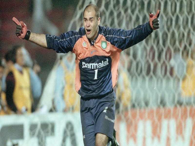 Qual é o jogador mais alto do futebol